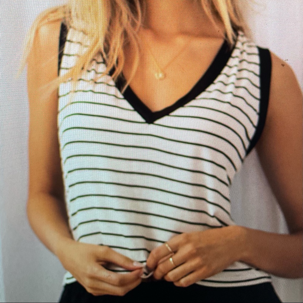 NWT Lulu’s striped tank S